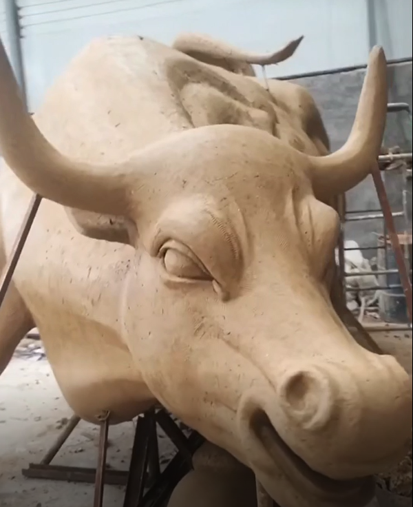 Tall 165 cm clay of wall street bull statue