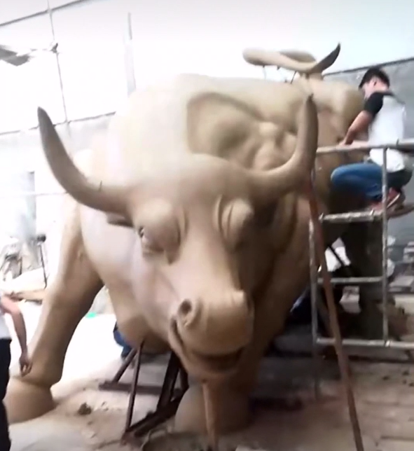 Tall 165 cm wall street bull statue