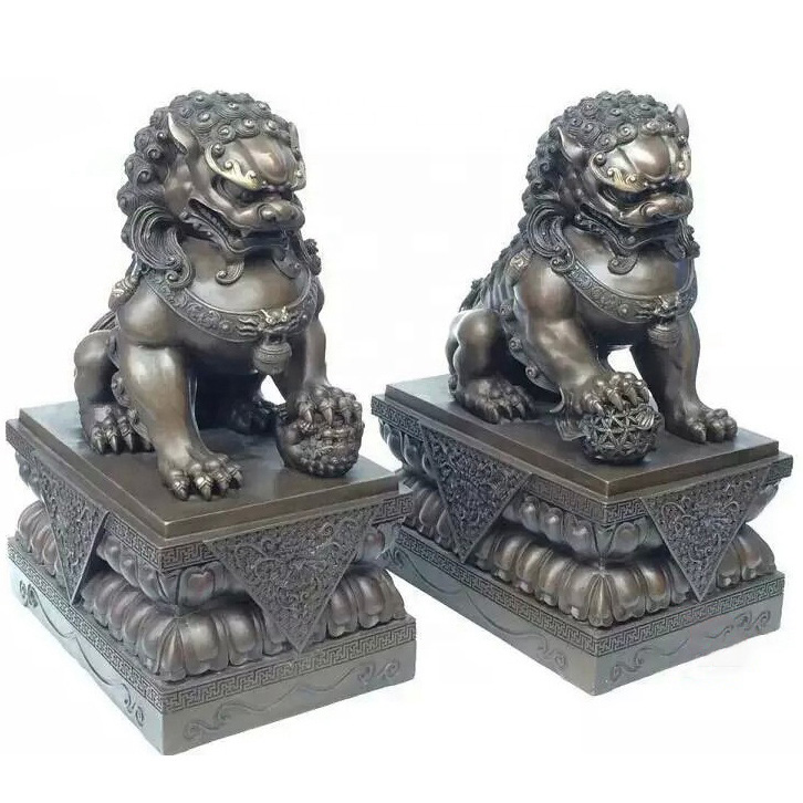 Lion sculpture bronze