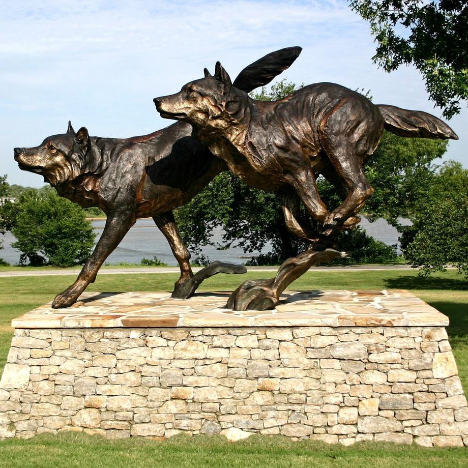 two wolves sculpture