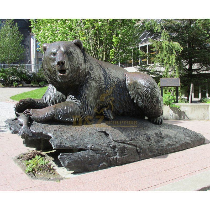  white bear sculpture