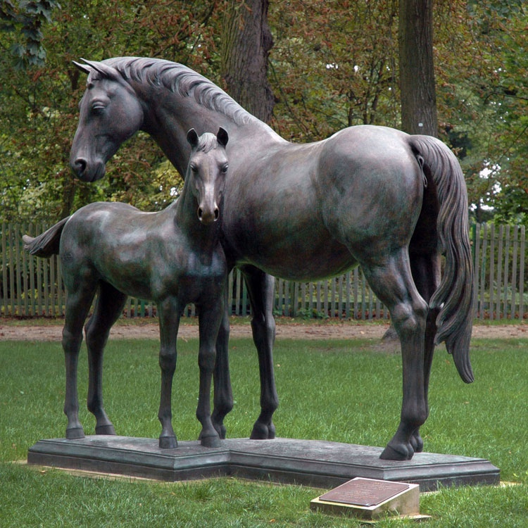 bronze horse status sculpture