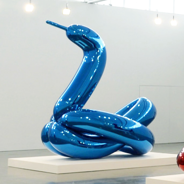 Balloon snake statue sculpture