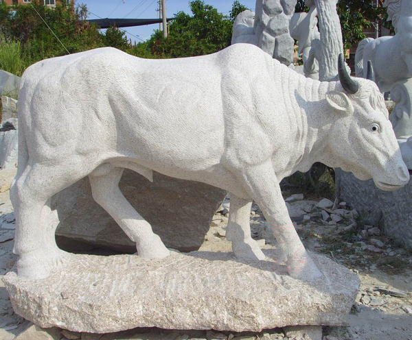 statue bull