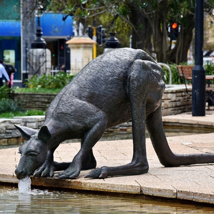 kangaroo fountain statue