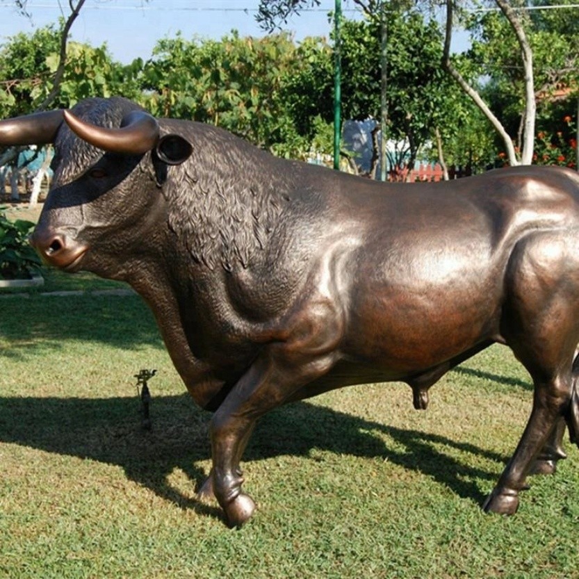 the animal rhinoceros sculpture