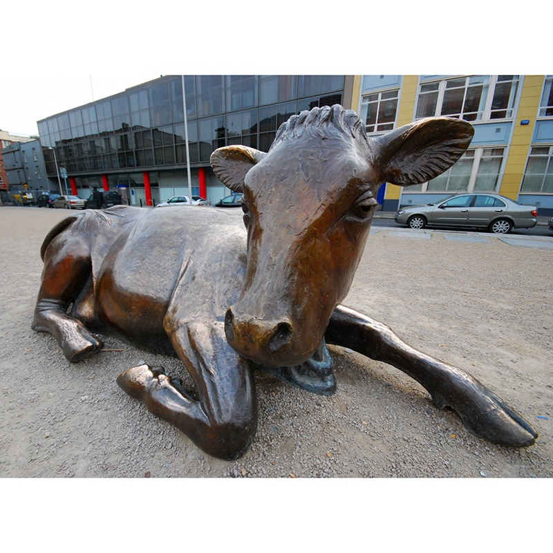 the sculpture deer