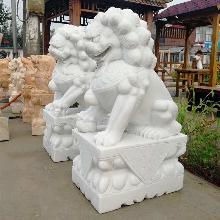 Marble lion animal statue