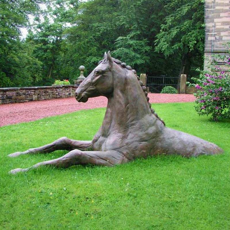 garden large horse sculpture