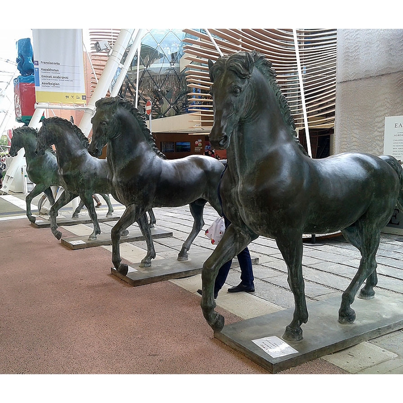 square decorative horses sculpture