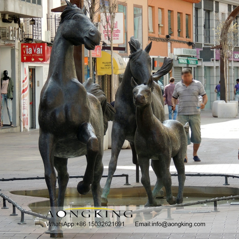 Horse sculpture life size