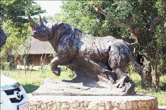 rhinos statue sculpture