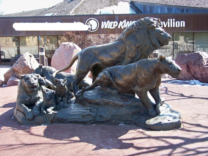 bronze lion statue sculpture