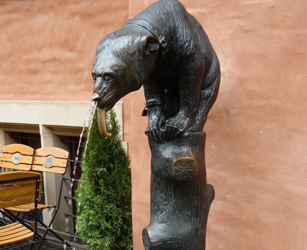 Large Bronze Outdoor Squirting Nose Bear Fountain Sculpture