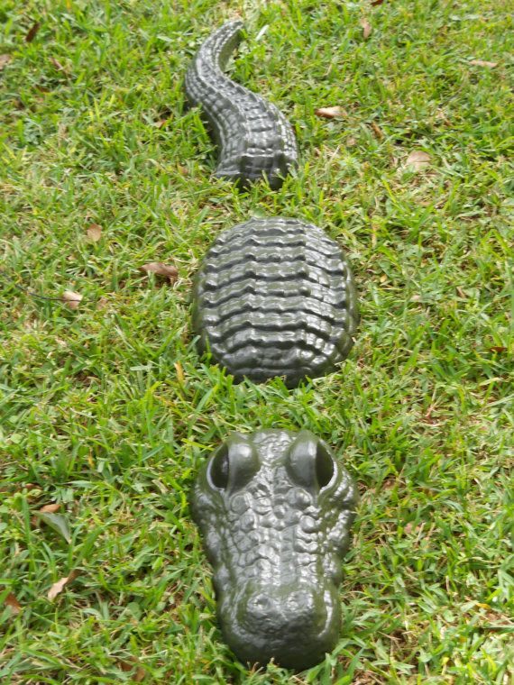 Life like 3 piece alligator lawn ornament