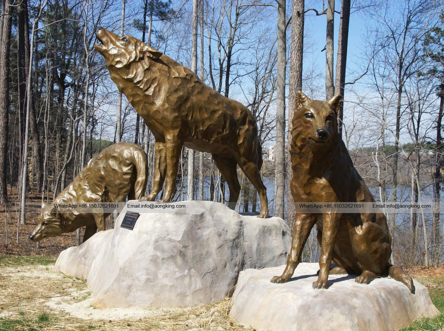 Realistic Bronze wildlife howling red wolf sculpture For Outdoor Decoration