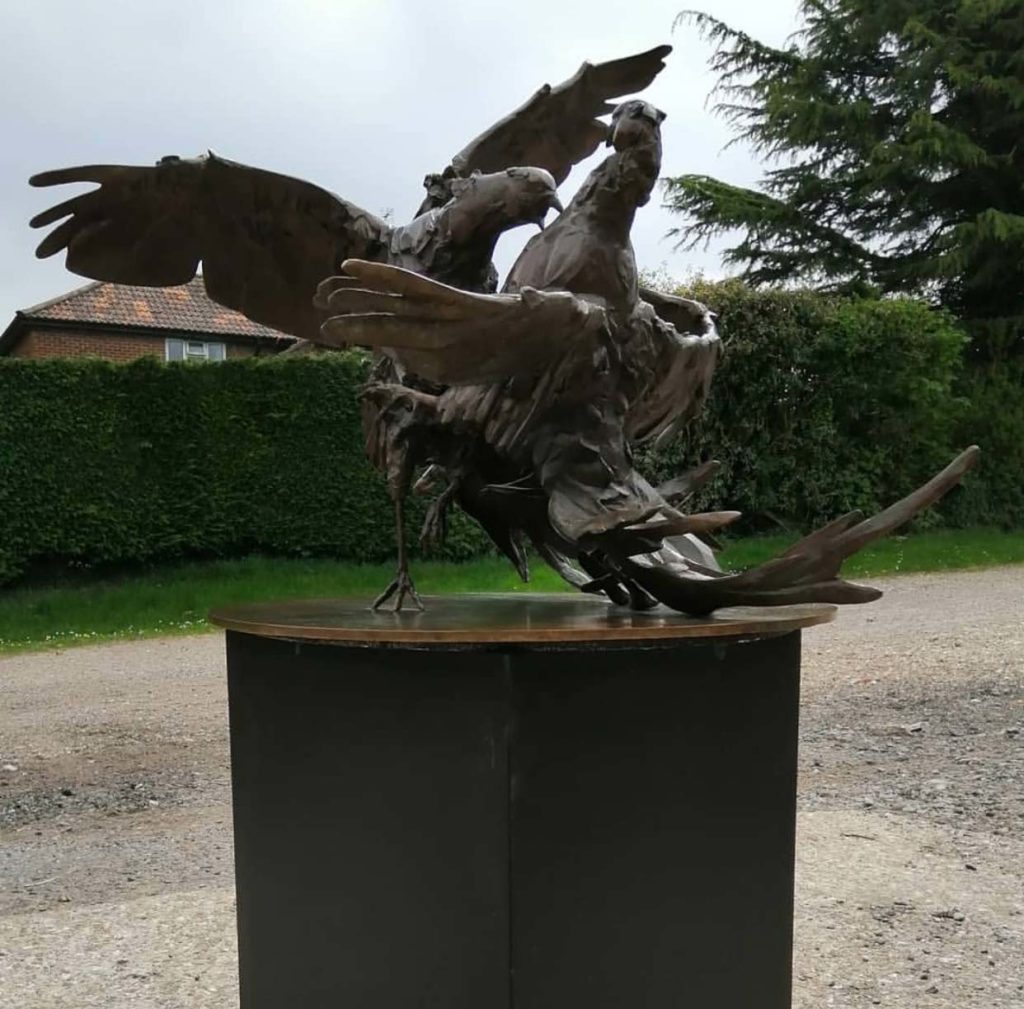 Bronze Large Size Fighting Pheasants Sculpture For Outdoor Decoration