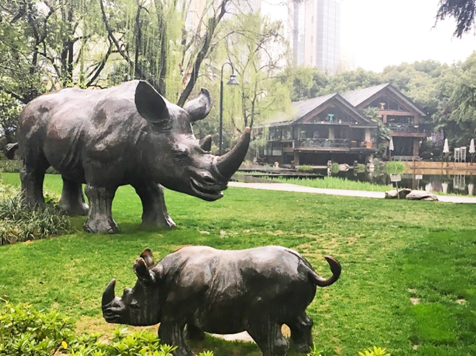 Decoration Bronze Rhino Sculpture with Baby