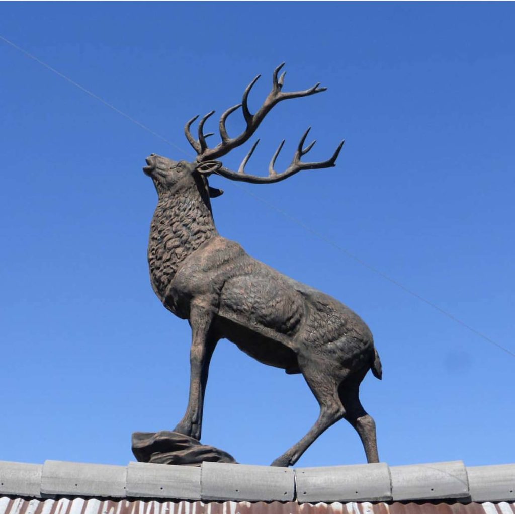 Contemporary patina vivid customized deer sculpture for outdoor decoration