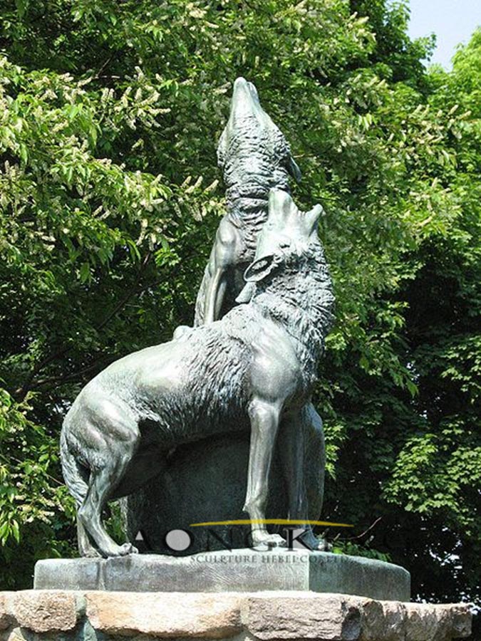 Outdoor Bronze Grey Wolf Howl to the Sky Statue