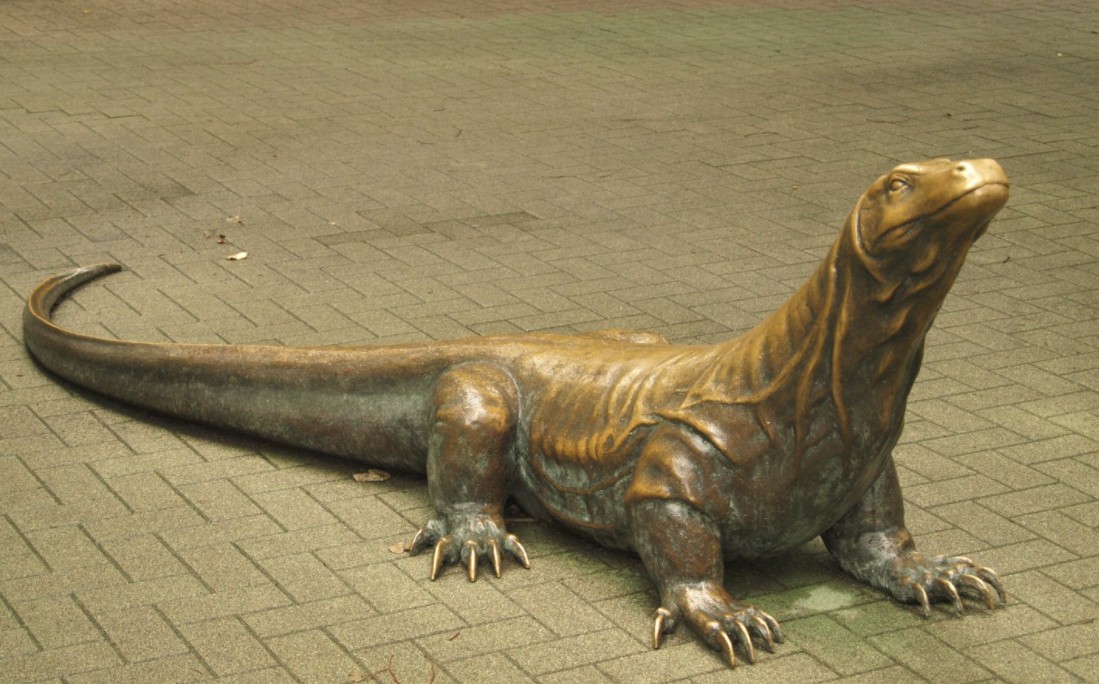 Statue of dragon lizard