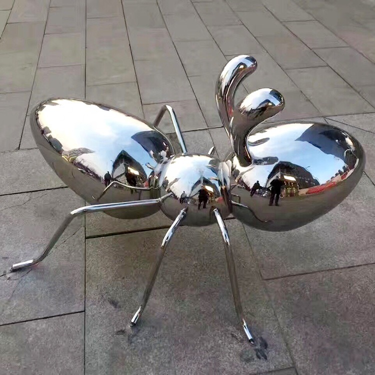 Our company can not only make a group of small ants, pushing the apple sculpture, we can also make a large single ant sculpture. This large outdoor stainless steel sculpture of an ant is a little bit cartoonish and cute. Its long tentacles are erected on the head. This ant sculpture really restores our imagination of ants. In the square, or in the kindergarten, there are bound to be children around them. Come and customize this popular ant sculpture.