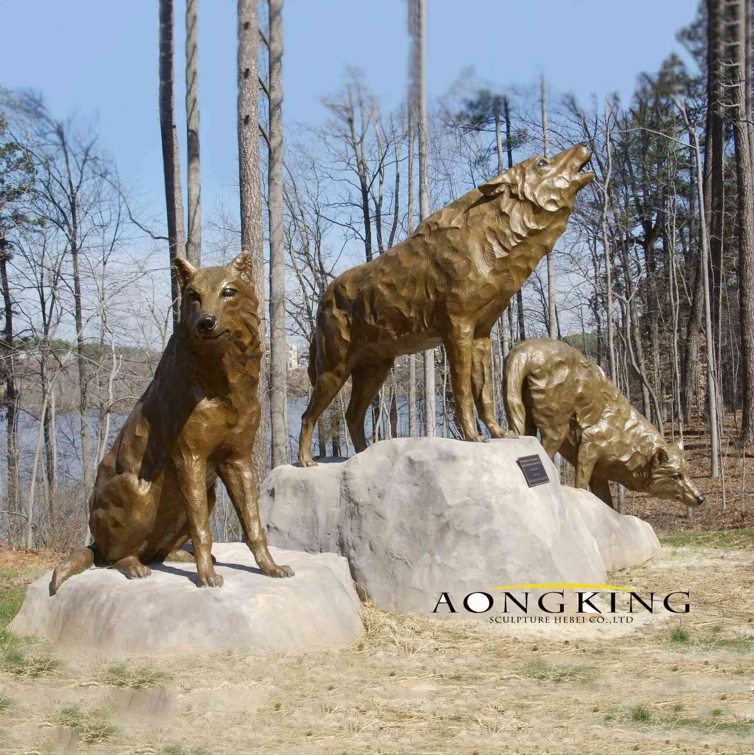 wolf howling statues