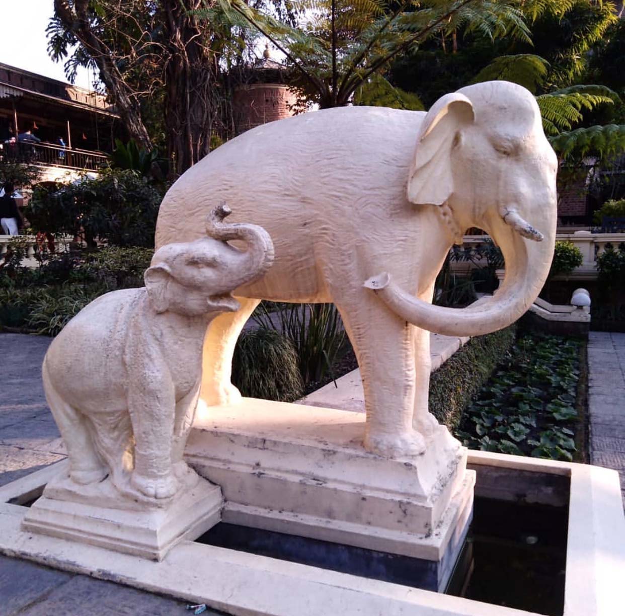 Hot selling handmade custom white marble elephant sculpture for outdoor 