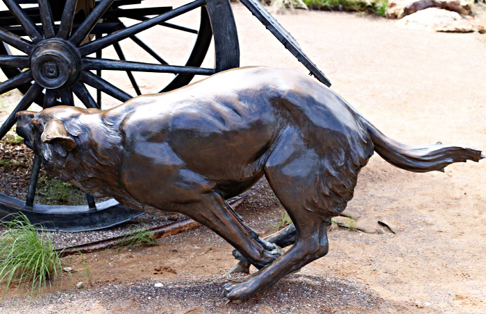 Park Animal monument land run dog bronze statue