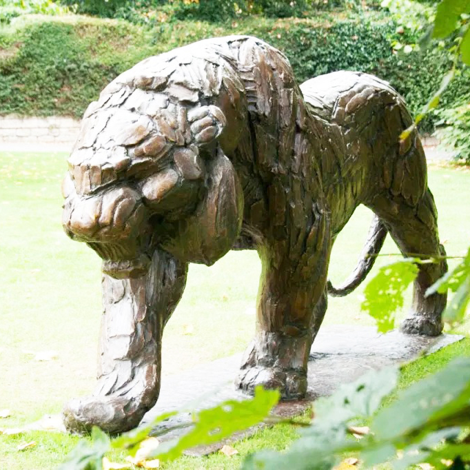 Endangered species animal sculpture of siberian tiger