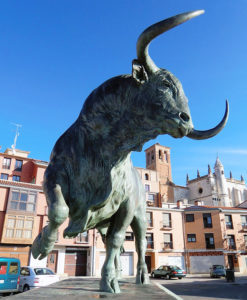 extra large animal statues, bull statue