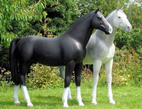 Artificial crafts reasonable price white black horse sculpture for garden
