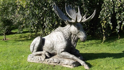 bronze lying moose statue