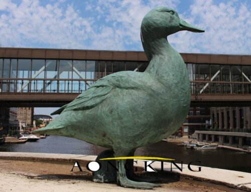 Large Standing Artistic Intricate Landmark Ornament High-Quality Art Decor Bronze Gertie the Duck Statue