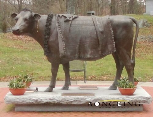 Outdoor Standing Decoration Popular Detailed Bronze Cow Statue for Sale for Garden
